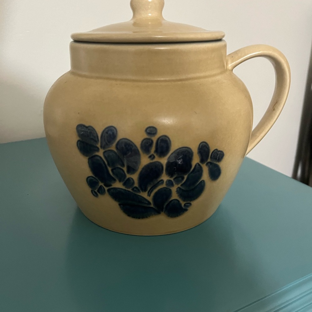 Pfaltzgraff Bean Pot